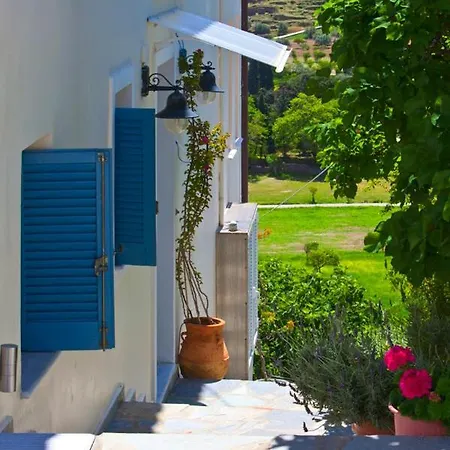 شقة فندقية Anemomiloi 4*